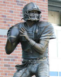 Danny Wuerffel bronze installation at University of Florida